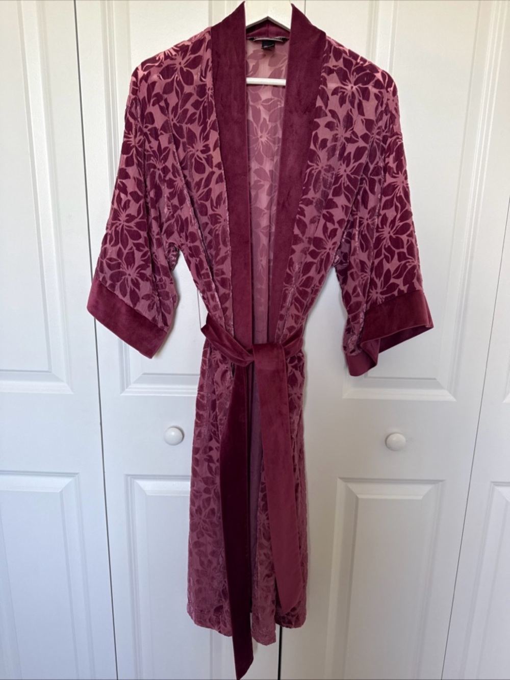 Victoria's Secret Robe XS Pink Mauve Velvet Petals Sleepwear Kimono Luxurious